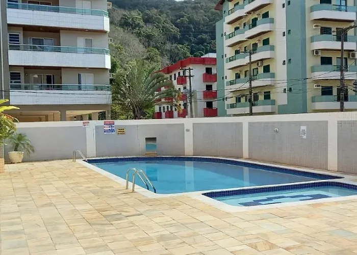 Condomínio Familiar com apartamento a 150 metros do mar em área nobre da Praia Grande em Ubatuba